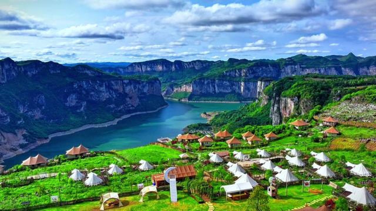 路过黔西市化屋营地 这一缕阳光来的正好#龙杰影像 #黔西市 #化屋基