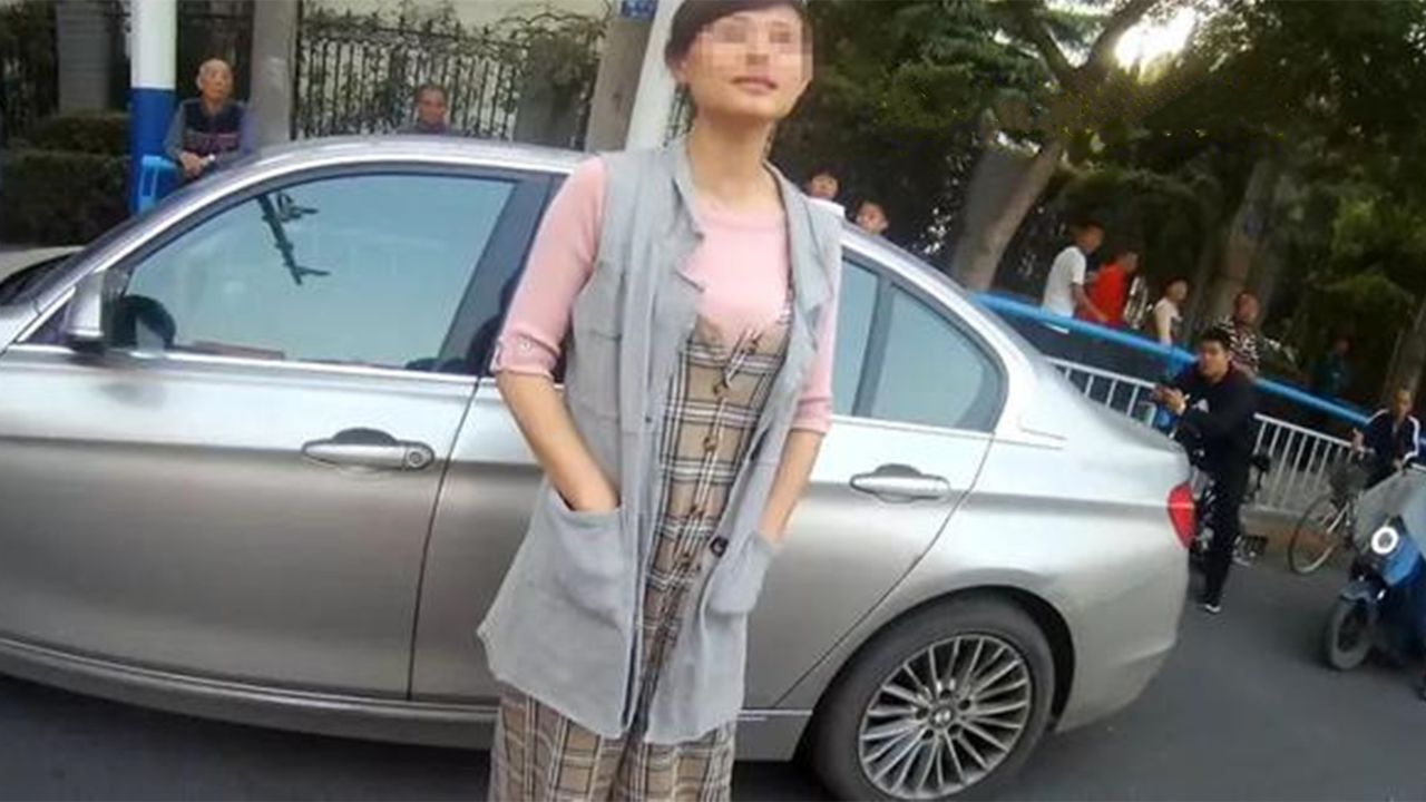 宝马女司机撞飞小伙,不仅不道歉还威胁小伙辱骂交警,咋回事?