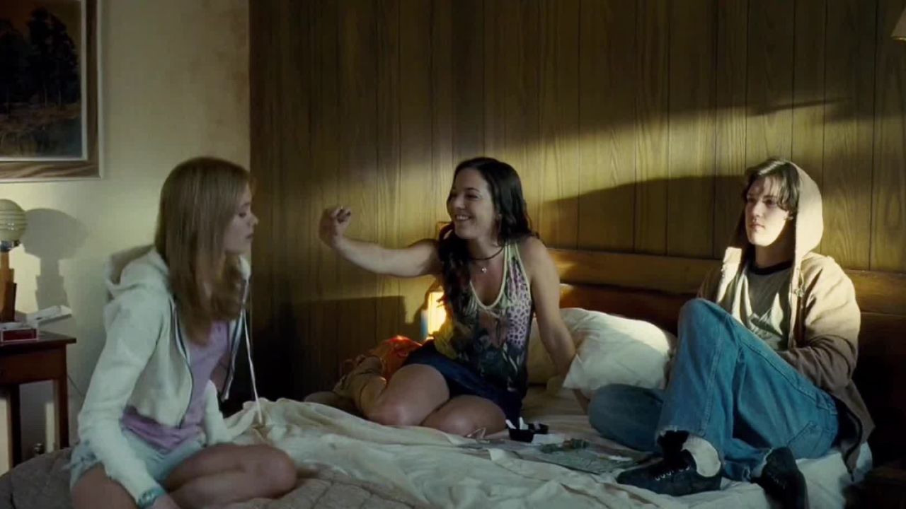 花季少女被人欺负,女孩父母硬核报复