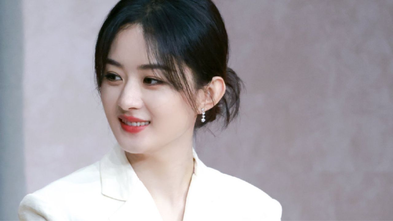 赵丽颖不同发型穿西装差别多大?一头大波浪让人瞬间梦回许半夏!