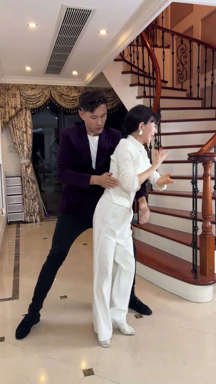 和来自新西兰的@朱力恩julian 老师一起创作的bechata#舞蹈 #舞蹈课堂