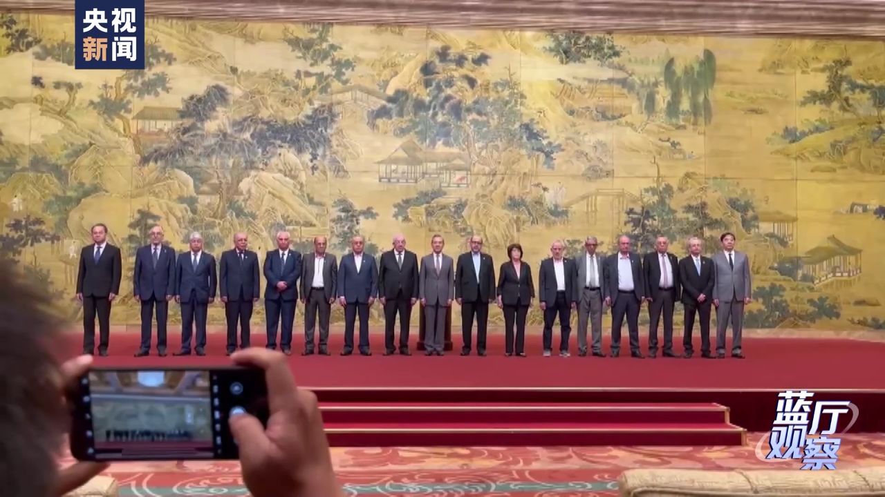 分享现场画面!14个巴勒斯坦派别代表在北京合影