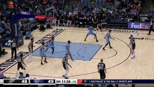《NBA全场集锦》有身体更有技巧 文班亚马灵动转身扣篮一气呵成