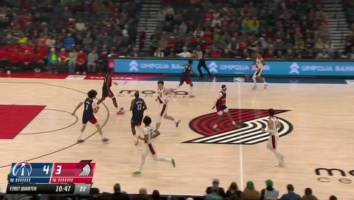 《NBA全场集锦》强行进攻依旧无解 米德尔顿开局手感火热连续两记中距离精准命中