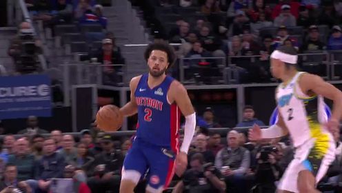《TOP时刻》17日NBA最佳镜头 坎宁安单手变向晃倒防守助攻杜伦空接暴扣