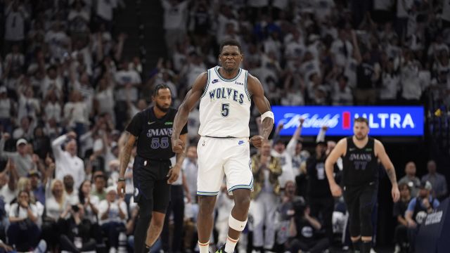 爱德华兹vs独行侠集锦 全场拿下21+5+7全面数据关键时刻致命失误葬送比赛