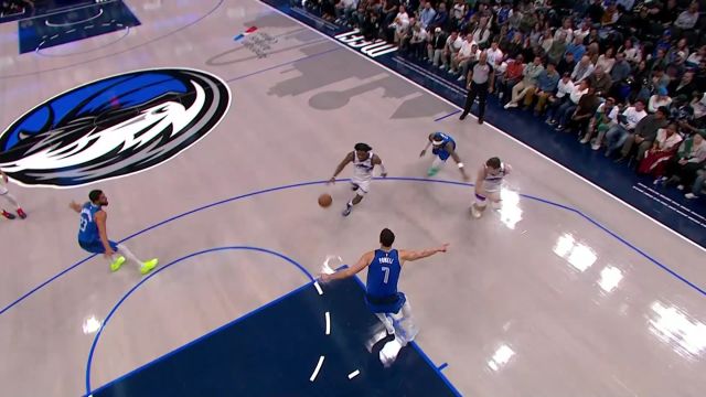 凿穿你的禁区！菲利波夫斯基接球拔地而起双手重扣轰炸篮筐