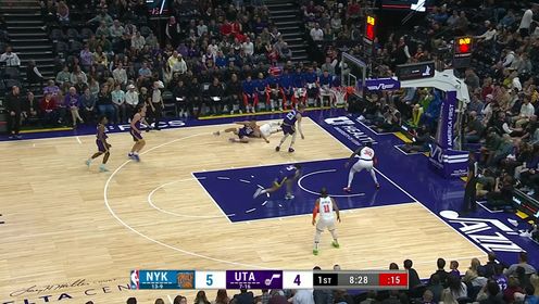 《NBA全场集锦》拼命抢出来的机会 巴雷特倒地强求送出助攻