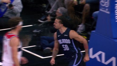 《TOP时刻》30日NBA最佳镜头 萨格斯抢断快下助飞科尔-安东尼大力劈扣