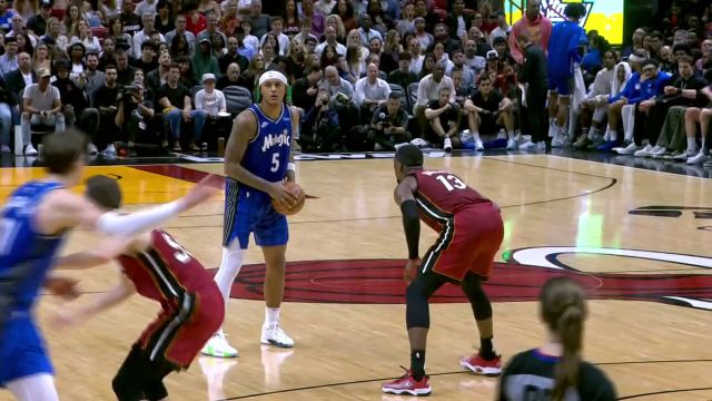 配合无间！班凯罗持球东西防守 机敏出球助攻大瓦轻松上篮