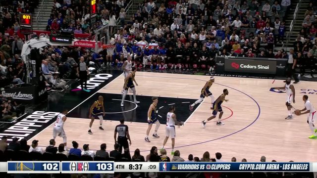 三分线外突施冷箭 哈登自信三分抬手就有