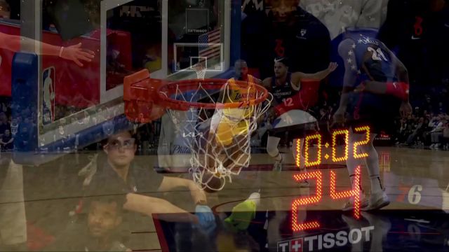 空中滑翔抛投 詹姆斯单挑大帝轻巧挑篮稳稳命中