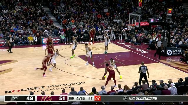 做饼倒也容易！米切尔旁若无人直塞阿伦双手暴扣