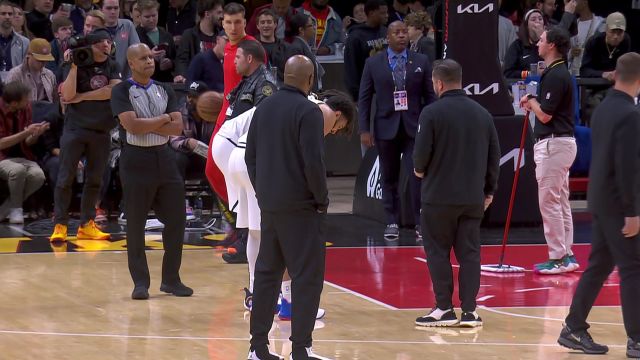 希望没事！穆雷受伤的脚踝再次崴伤下场休息