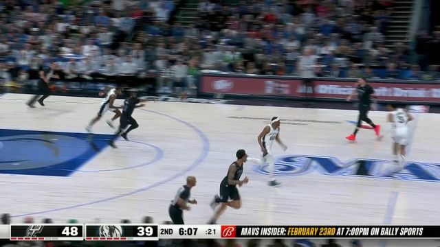 展示球队完整进攻体系！欧文强突吸引包夹妙传莱夫利心领神会空接暴扣