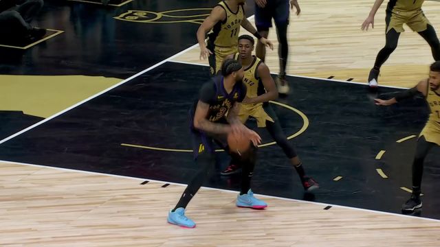 浓眉遭后方偷袭大帽送上 迪克转换三分点飞防守稳稳命中