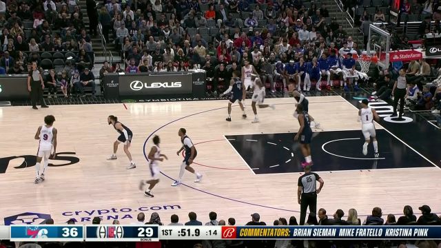 乌布雷虚晃一枪假突真传 小肯扬马丁接球上篮轻松写意