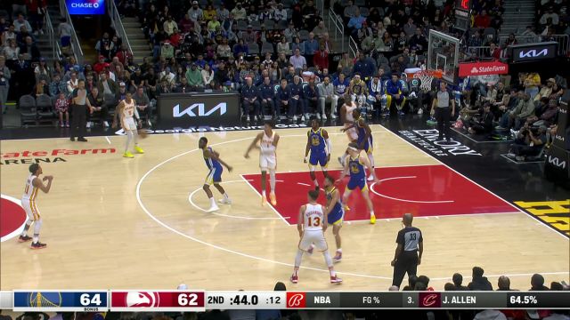 强硬进攻称霸篮下 卡佩拉抢板补扣一气呵成