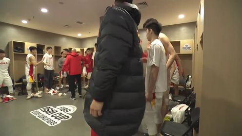 《中国男篮》一键直达更衣室！来听听乔帅赛后总结都说了什么？