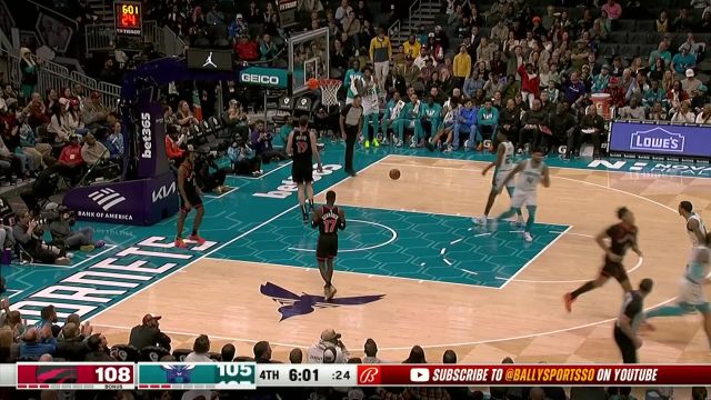 小手一抖助攻到手！布兰登-米勒突破分球篮下的理查兹轻松扣篮吃饼