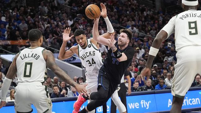 东契奇vs雄鹿集锦 空砍40+9+11孤立无援独木难支