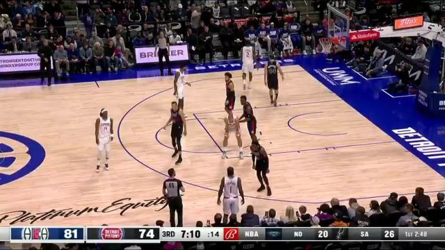 NBA常规赛：快船vs活塞第3节英文原声回放