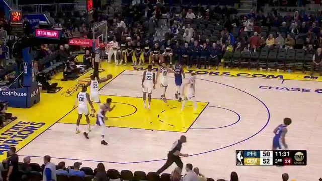 一言不合就对飚 恩比德率先开炮库里立刻回击续上手感