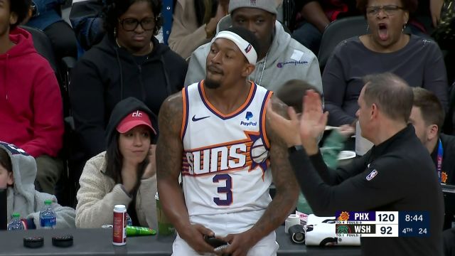 感受下前东家的热情 比尔下场休息受到华盛顿球迷热情欢呼