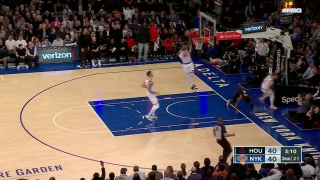 迪文琴佐机警抢断 兰德尔接到妙传大步流星飞身暴扣