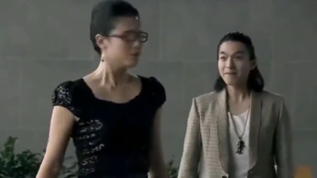 宝贝:女秘书瞧不起穷小子,没想到他母亲是公司董事长,尴尬了