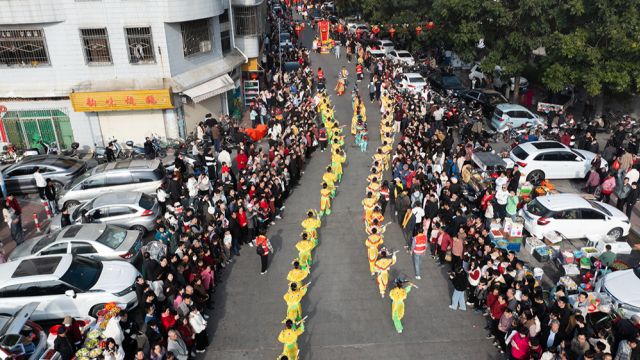 汕头900年古村第1次妈祖巡游,不仅有男子英歌队,还有女子英歌队