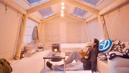 使用超大的 52 公斤充气帐篷开始您的冬季露营！ 别墅竣工，可居住2个月