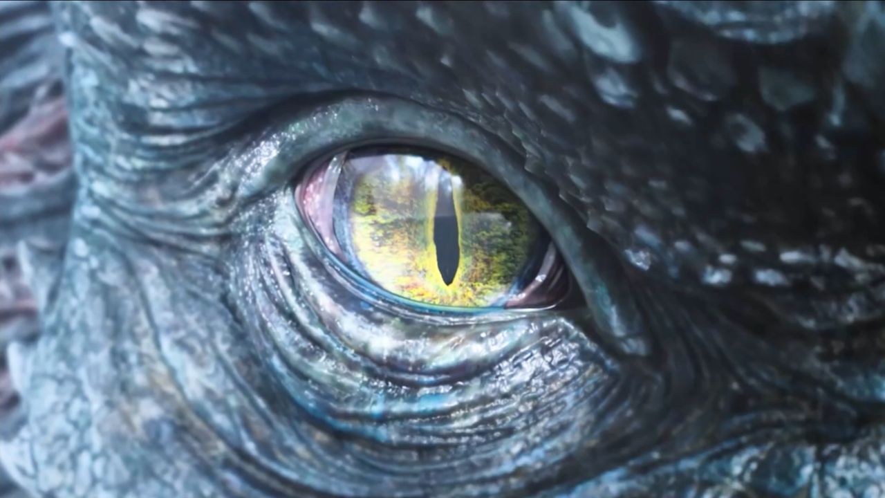 怪物拥有人类眼睛,每次出现都保护女孩