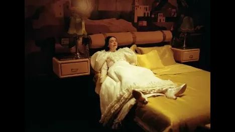 《可怜的东西》：重塑弗兰肯斯坦，女性觉醒的奇幻之旅