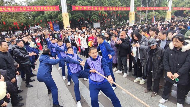 田阳大队参加田阳区“工会杯”职工迎新春拔河比赛决赛现场