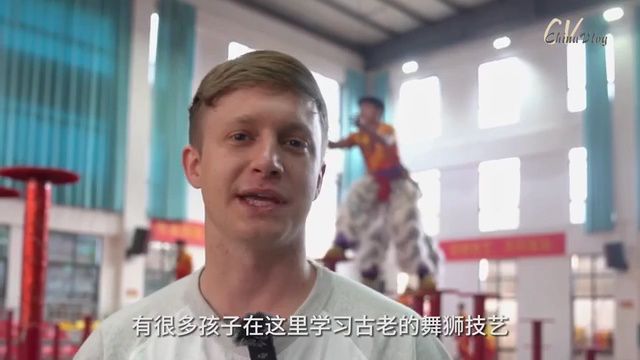 中国Vlog丨美国小伙儿跟“东方狮王”学舞狮