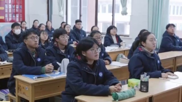 国防军事早报:军校学员假期投身社会实践