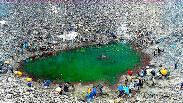 非洲“杀人湖”夺走2000人生命,将水抽干后,专家在湖底找到真凶