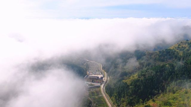 畅游大美秦岭,乐享康养商洛.3月6日,陕西省商洛市 “大美秦岭ⷨ忥•†文旅双城卡”发行暨“庆三八ⷦ˜妗娸青游”活动启动仪式在商州区江山景区举行.