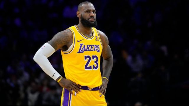 三年9位数！曝詹姆斯计划今夏与湖人重签多年亿元合同，或终老湖人