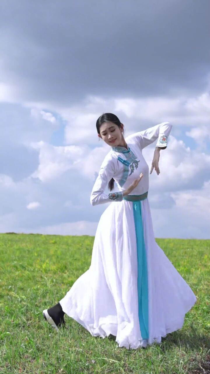 当乌云路过#天边 #蒙古舞