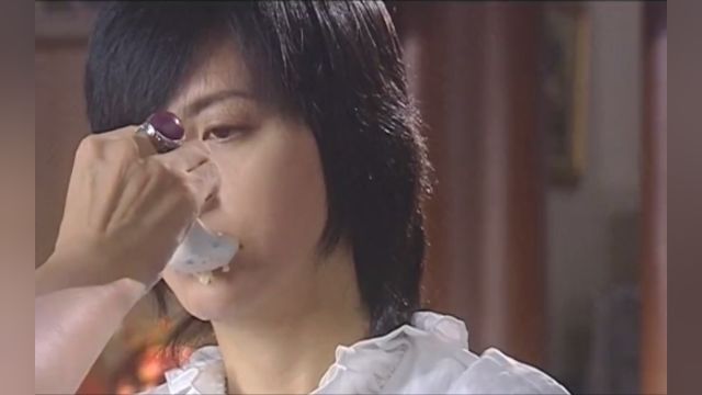 小妾成了植物人,大房亲自照顾她! #宅斗 #精彩片段 #家庭伦理 #宅家dou剧场