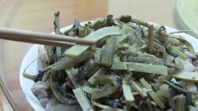 春风拂面,蕨菜飘香:客家人的时令美味,山间的绿色佳肴