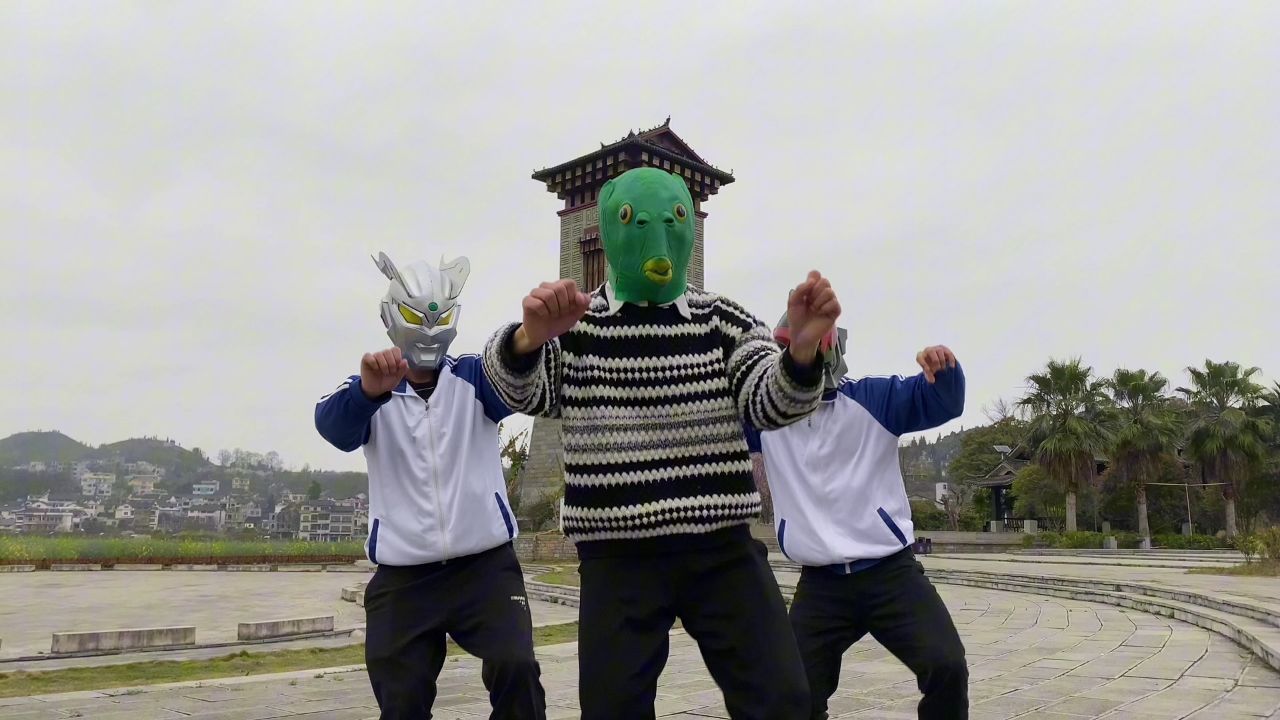 绿头怪和奥特曼们一起跳摩托舞