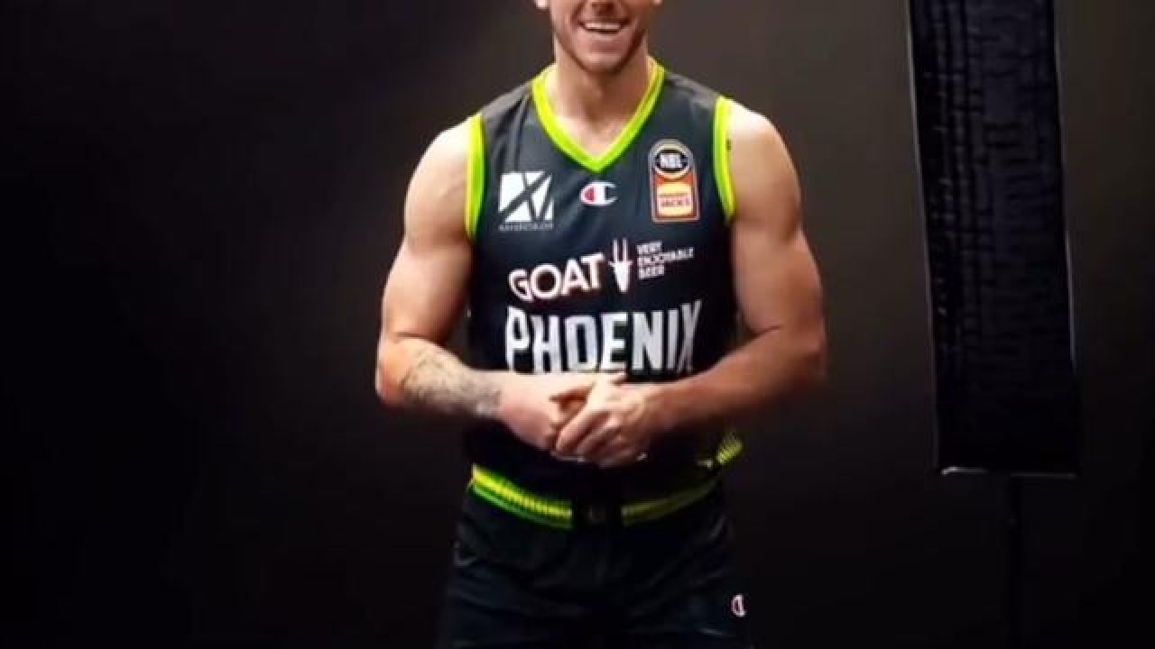 他是澳大利亚的顶级球星,但为何在cba的垃圾时间都上不了场?