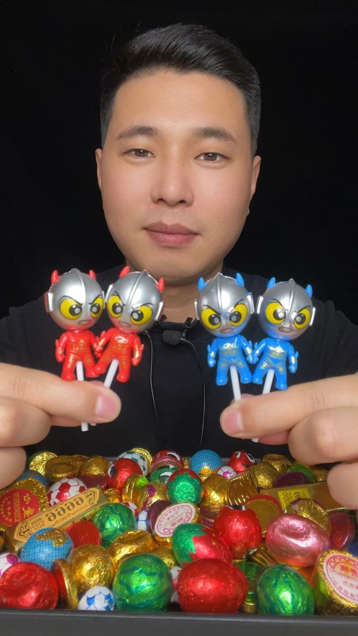 军哥今天吃奥特曼棒棒糖