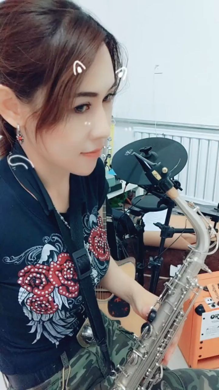 2018年6月29日16时55分42秒_安全官小姐姐也是文艺女青年我们喜欢文艺
