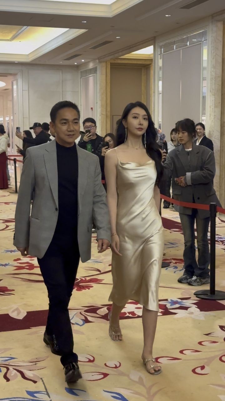 老戏骨和美女演员走红毯 #骆达华 #李芷珺