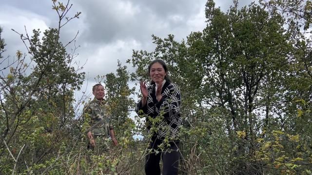 春花开始觉得自己上当了,没想到后面觉得这边风景真好看 #野外