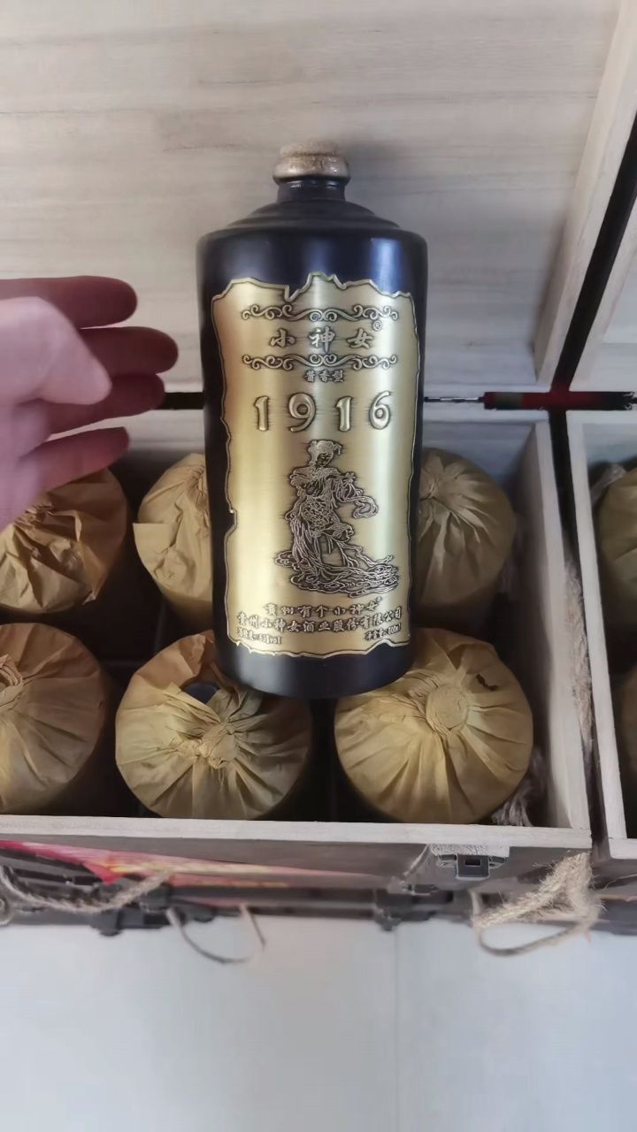 万军论小神女1916. #白酒 #百荣世贸商城 #批发市场